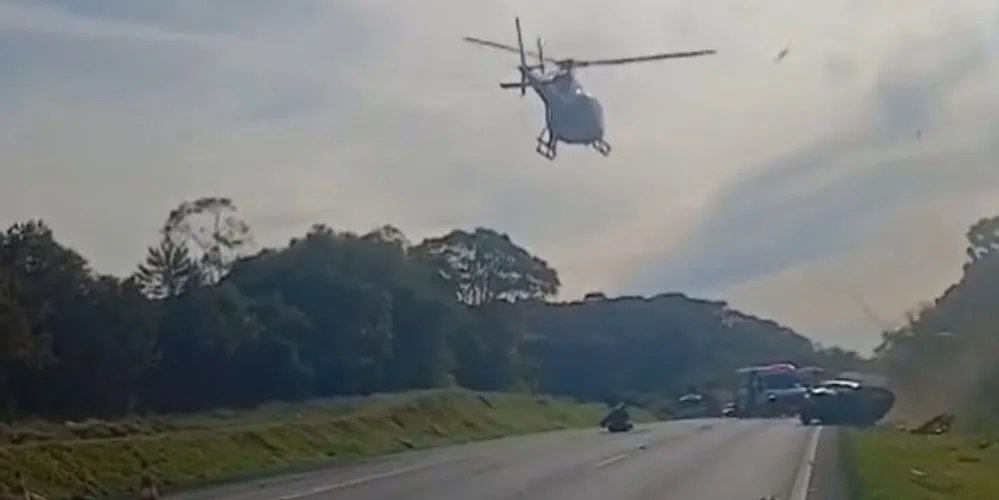 O acidente foi registrado neste sábado (27) no km 221 da BR-277