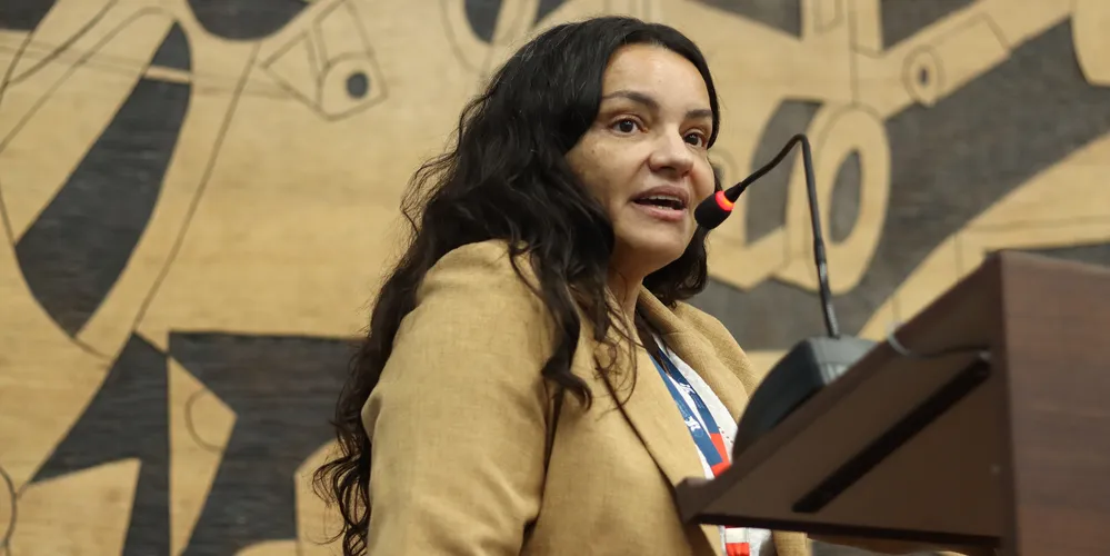 A superintendente da instituição, Alba Muniz, discursou sobre o Hospital na Tribuna Livre