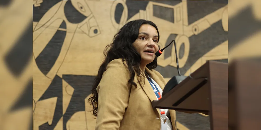 A superintendente da instituição, Alba Muniz, discursou sobre o Hospital na Tribuna Livre