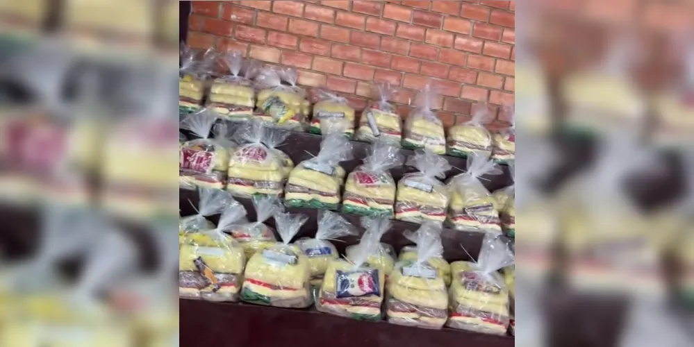 Somente para estas famílias, o SOS destinou aproximadamente 2 toneladas de alimentos,