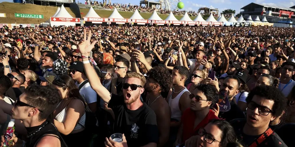 Mulher perde processo após participação no Festival Lollapalooza enquanto estava de atestado médico por transtornos psíquicos