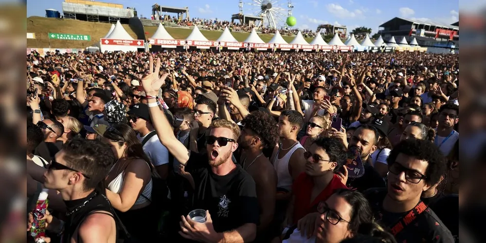 Mulher perde processo após participação no Festival Lollapalooza enquanto estava de atestado médico por transtornos psíquicos