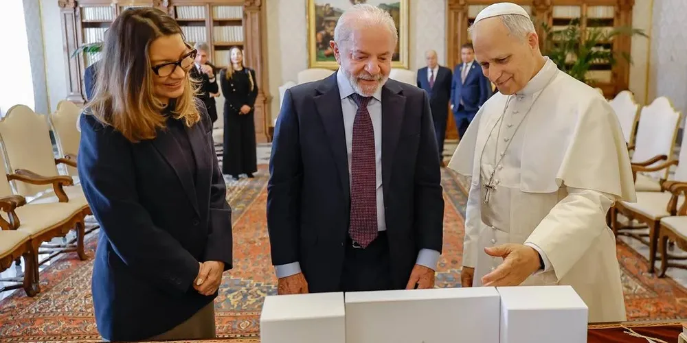 Janja, Lula e papa Leão XIV em registro