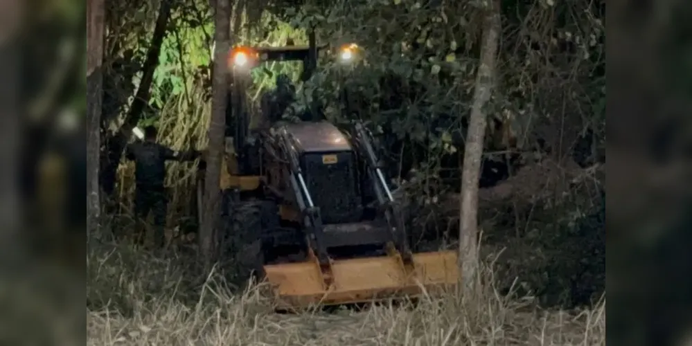 O veículo estava enterrado em um bunker