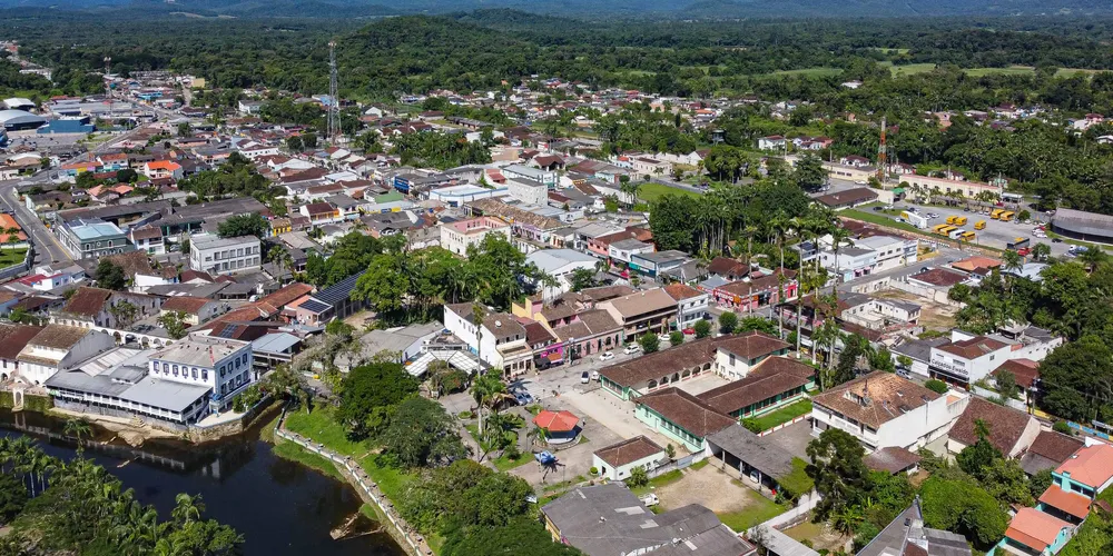 Nota Paraná entrega prêmios de R$ 1.000 a moradores de 39 cidades - Na foto, Morretes