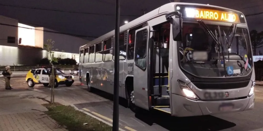 Ônibus que atingiu motociclista