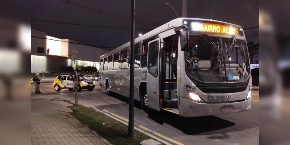 Ônibus que atingiu motociclista