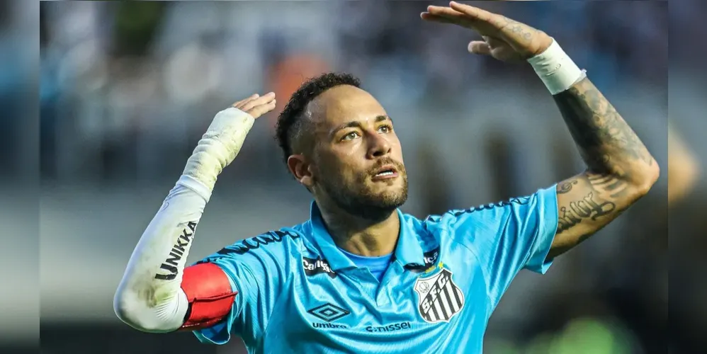 Neymar com a nova camisa do Santos em jogo contra o Botafogo