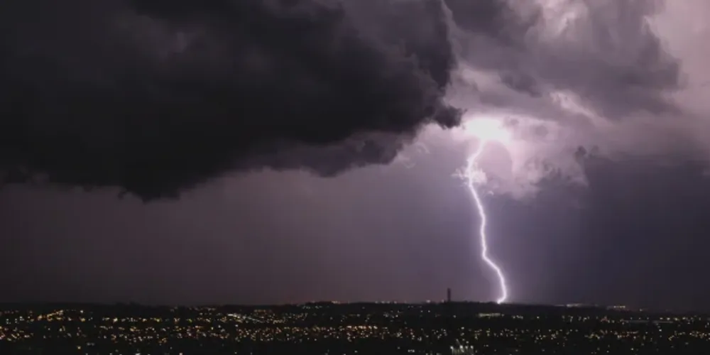 Há previsão de chuvas entre 20 e 30 mm/h ou até 50 mm/dia