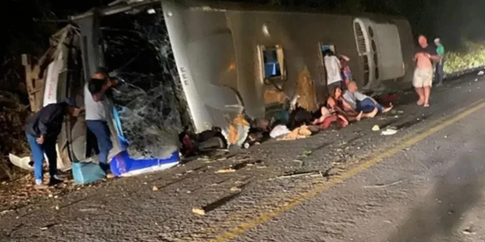 Alguns passageiros foram arremessados do veículo