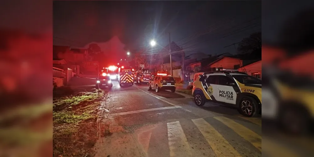 Três policiais apresentaram mordida do cão e ferimentos leves
