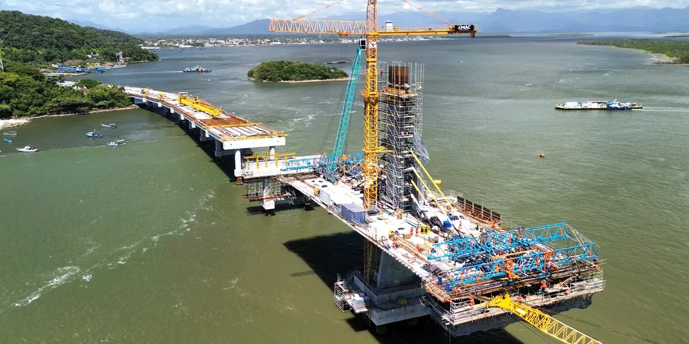 Ponte de Guaratuba já tem cinco pares de estais instalados e mantém bom ritmo de obras