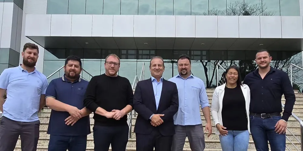 Lideranças municipais e o deputado Moacyr Fadel estiveram reunidos na Cohapar