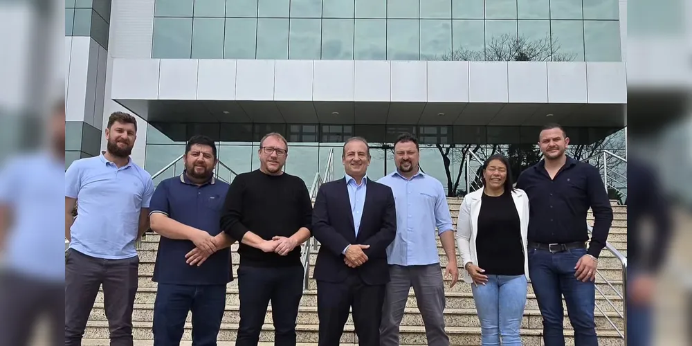Lideranças municipais e o deputado Moacyr Fadel estiveram reunidos na Cohapar