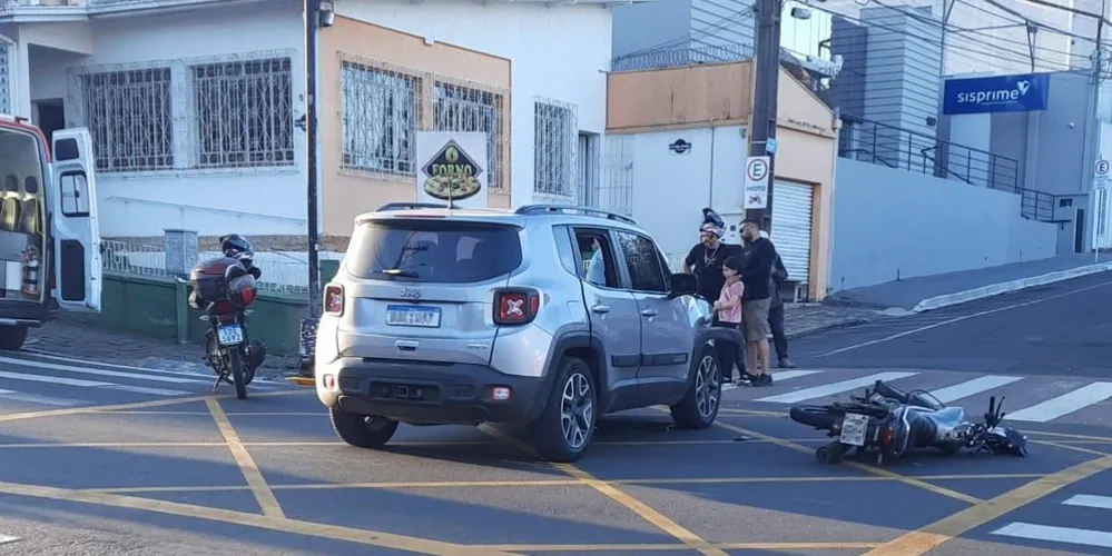 Acidente aconteceu no cruzamento das ruas Santos Dumont e Comendador Miró