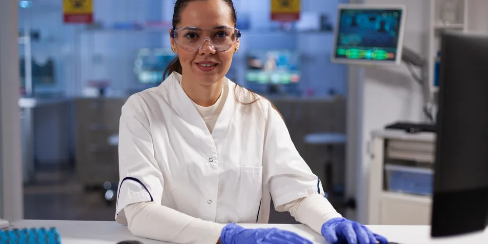 Vaga de auxiliar técnico em laboratório de farmácia está entre as diversas oportunidades para esta sexta (10)