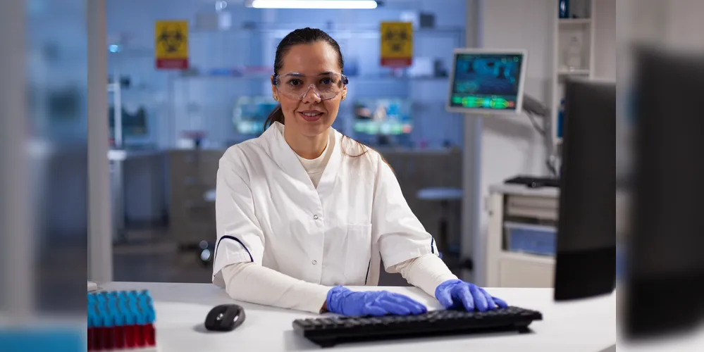 Vaga de auxiliar técnico em laboratório de farmácia está entre as diversas oportunidades para esta sexta (10)