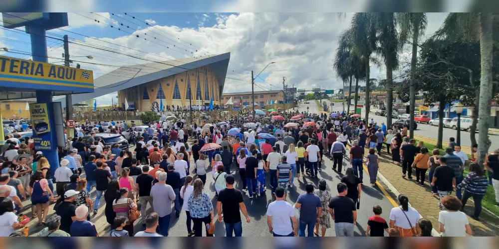 Foto da procissão em honra a Nossa Senhora Aparecida de 2024