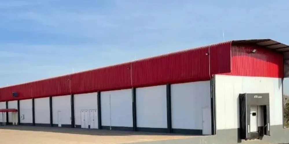 O frigorífico de peixe está localizado em Cruzeiro do Sul