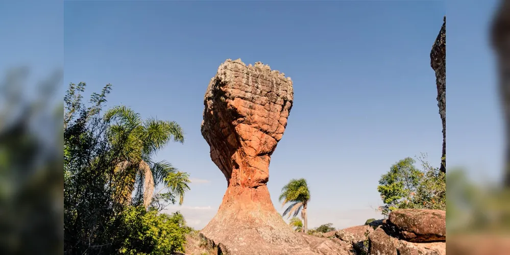 O Parque Estadual de Vila Velha reúne alguns dos mais impressionantes cenários naturais do Paraná, como os Arenitos, formações rochosas esculpidas pela ação do tempo