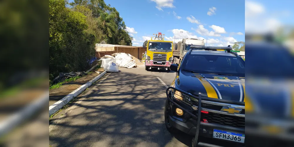 Rodovia da BR-277 ficou parcialmente interditada por mais de sete horas após o acidente.