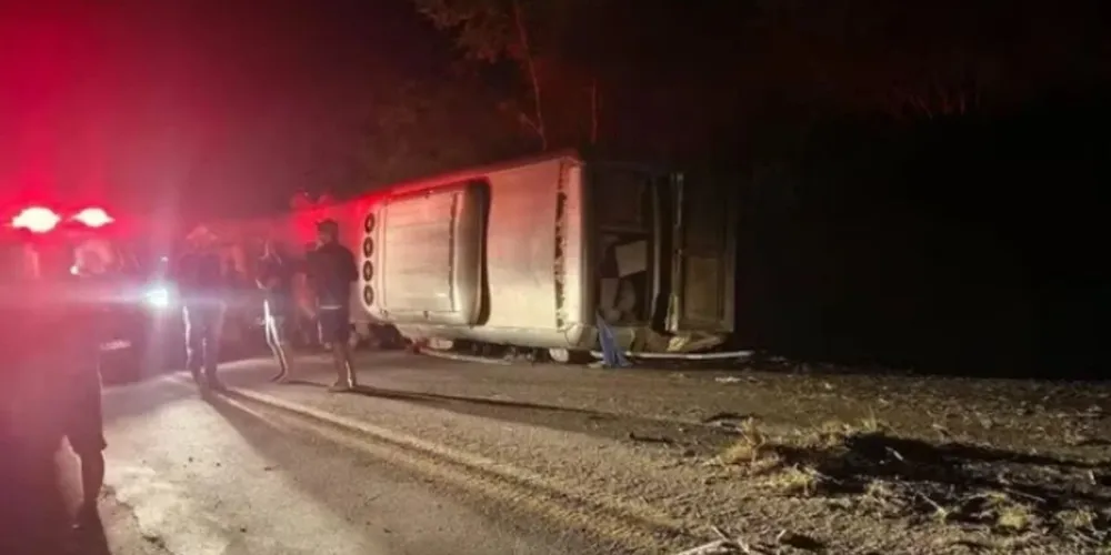Veículo transportava mais de 30 passageiros