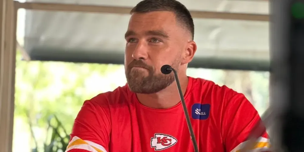 Travis Kelce, do Kansas City Chiefs, em entrevista coletiva antes do jogo na Neo Química Arena