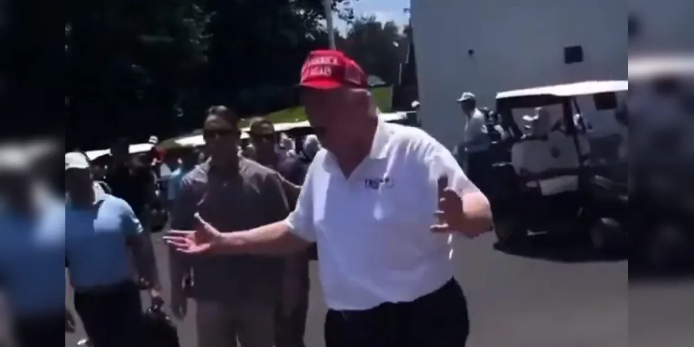 O presidente americano Donald Trump deixa a Casa Branca para uma partida de golfe no início do feriado nos EUA, em 30 de agosto de 2025