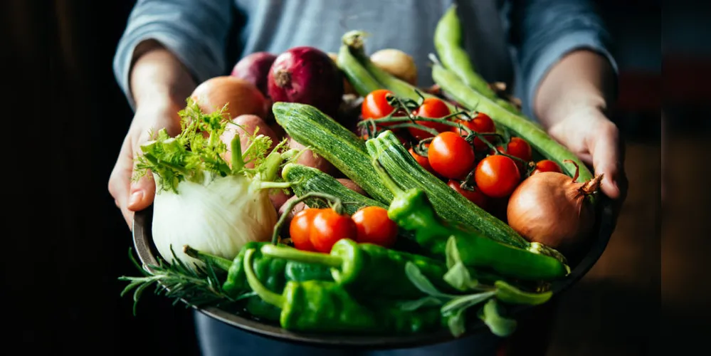 O ideal é que cada refeição seja planejada com uma fonte proteica vegetal, acompanhada de cereais integrais e hortaliças