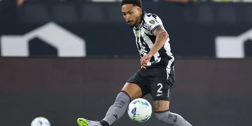 Vitinho jogando a Libertadores pelo Botafogo