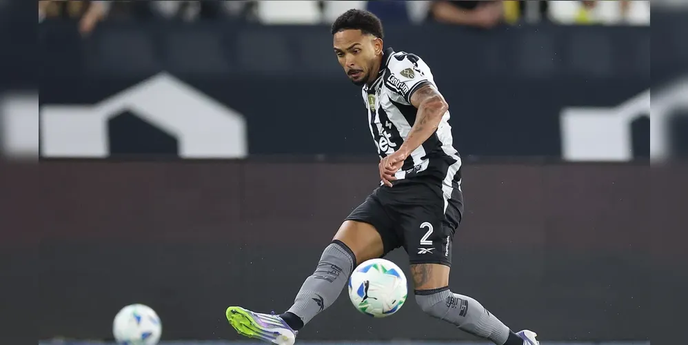 Vitinho jogando a Libertadores pelo Botafogo