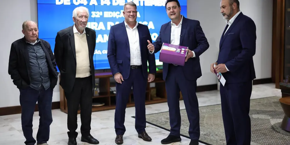 Representantes da entidade e o prefeito da cidade, Mauricio Rivabem, visitaram o Palácio Iguaçu para apresentar as novidades da edição