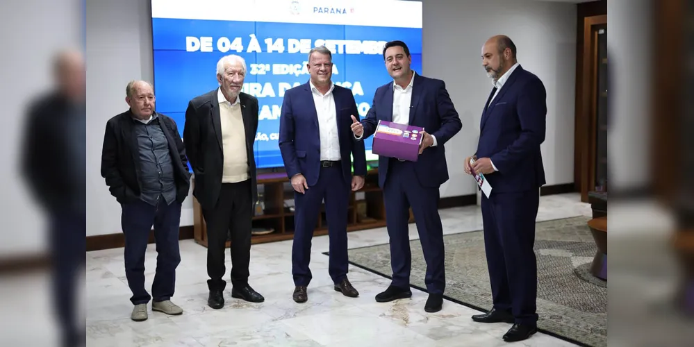 Representantes da entidade e o prefeito da cidade, Mauricio Rivabem, visitaram o Palácio Iguaçu para apresentar as novidades da edição