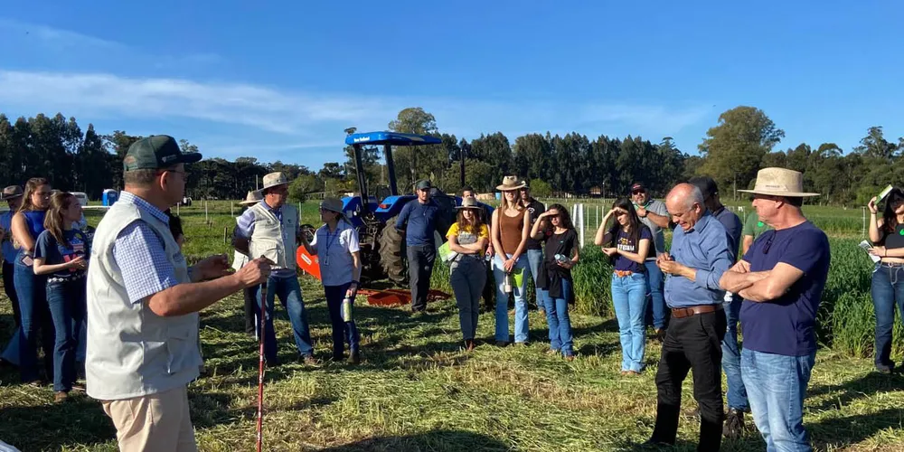 Participaram cerca de 200 pessoas, entre produtores rurais, estudantes, técnicos e gestores públicos