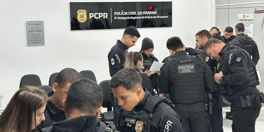 Agentes atuando durante operação
