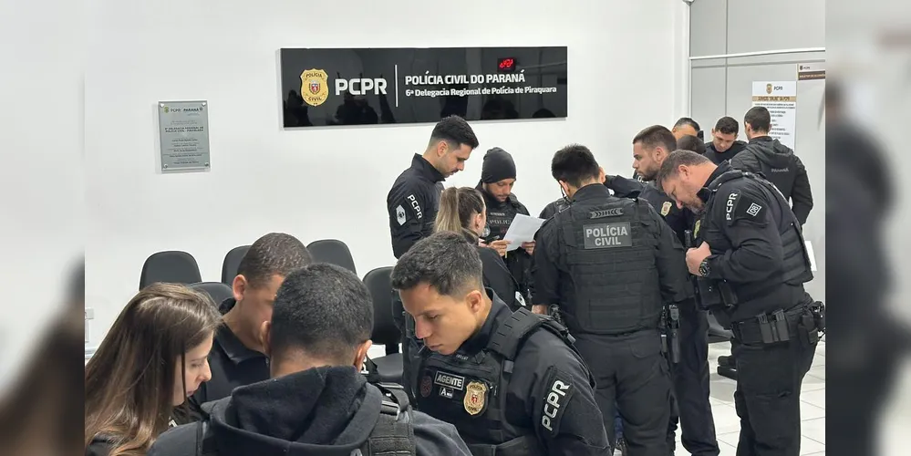 Agentes atuando durante operação