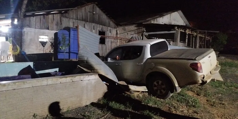 O empresário invadiu o local com a caminhonete