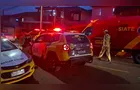 Mulher leva paulada na cabeça após pedir para jovens saírem da frente de sua casa
