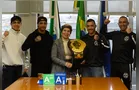Prefeita de PG recebe o campeão de MMA Rickson 'The King' Zenidim