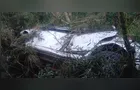 Motorista perde controle do carro e cai de barranco de 30 metros na PR-151