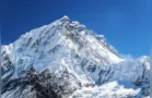 Quase mil pessoas ficam presas no Everest por causa de nevasca