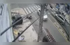 Carro perde controle após colisão e atropela pedestre em RMC