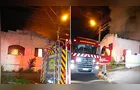 Casa é consumida pelas chamas em incêndio em Ponta Grossa