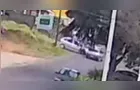 Câmera registra colisão entre dois carros no núcleo Santa Paula; veja
