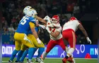 Sem Taylor Swift, Travis Kelce é agredido em jogo da NFL no Brasil; veja