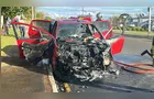 Carro pega fogo sozinho e é destruído por chamas em PG; vídeo