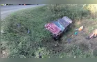Carro cai em valeta após colisão frontal na PR-438 em Fernandes Pinheiro