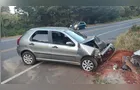 Motorista embriagado colide contra poste em Ponta Grossa