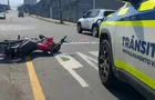 Motos colidem em rotatória e acidente deixa vítima com fraturas em PG