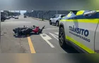 Motos se acidentam em rotatória e deixa vítima com fraturas em PG